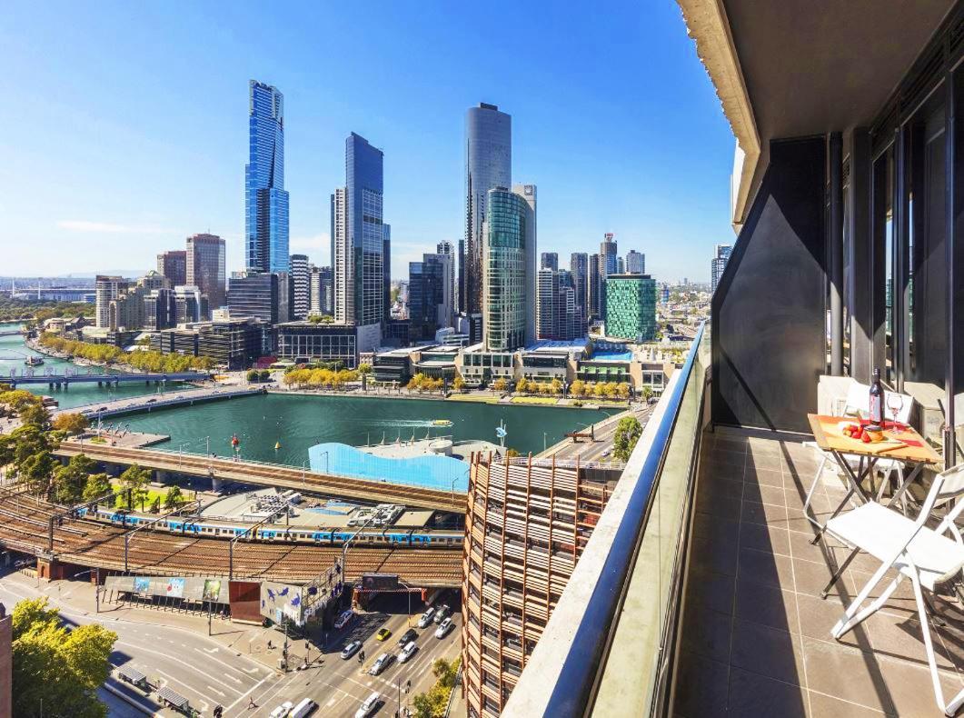 Aura On Flinders Serviced Apartments Melbourne Exterior photo
