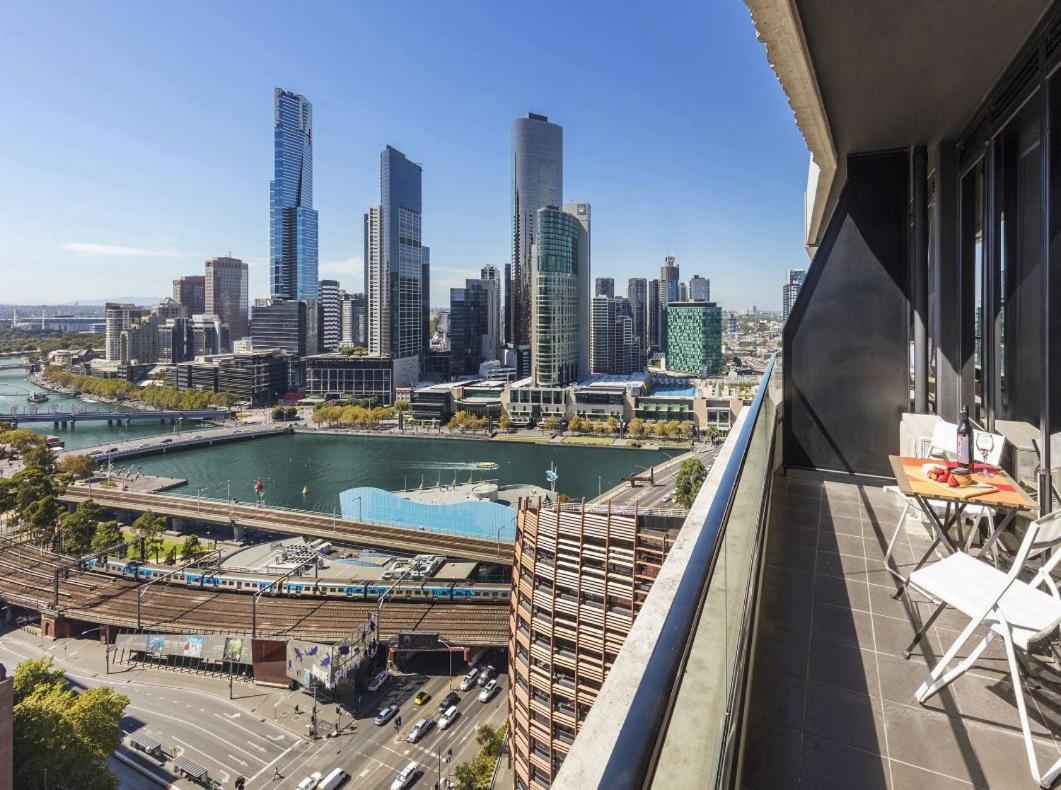Aura On Flinders Serviced Apartments Melbourne Exterior photo