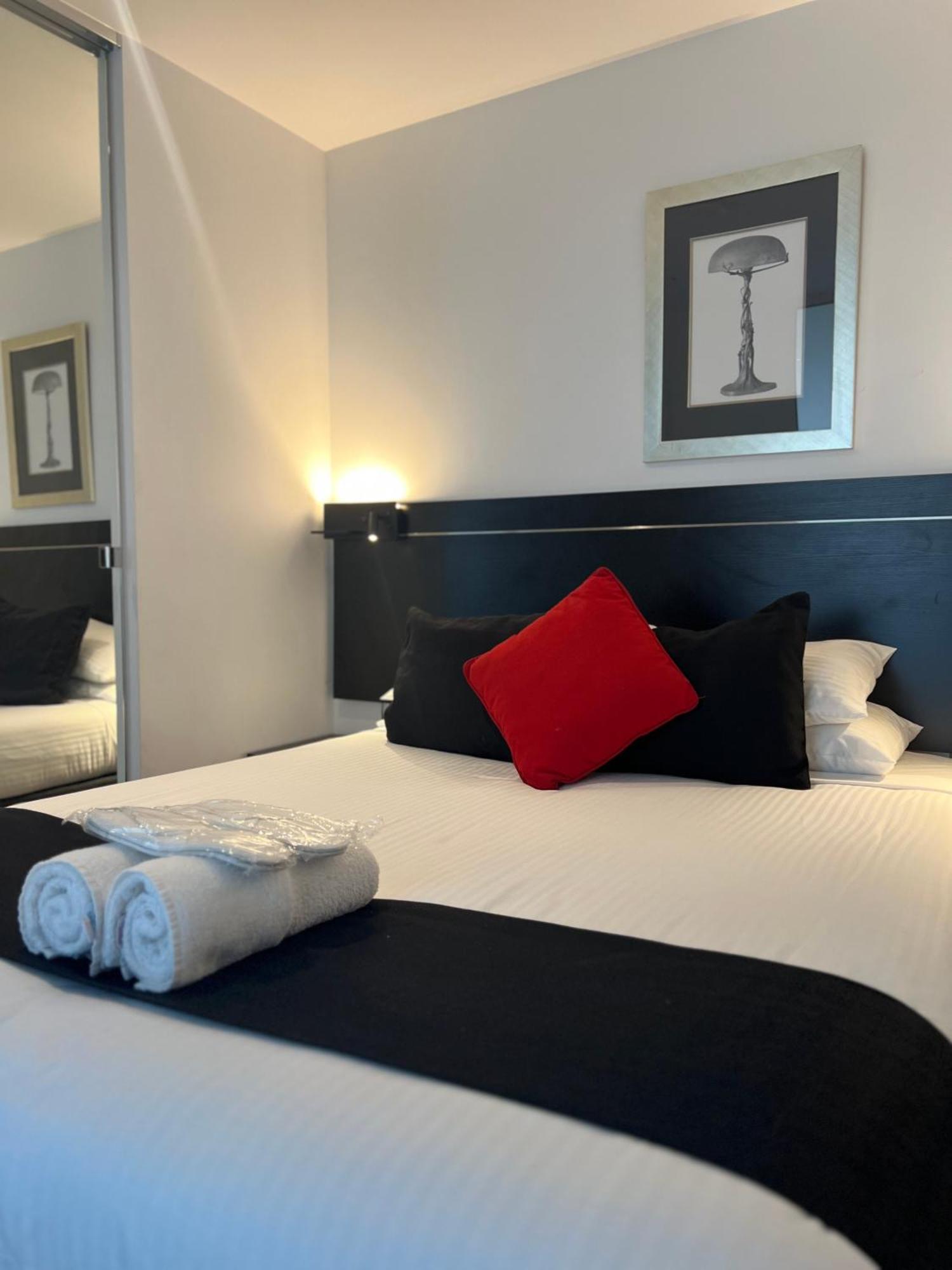 Aura On Flinders Serviced Apartments Melbourne Exterior photo